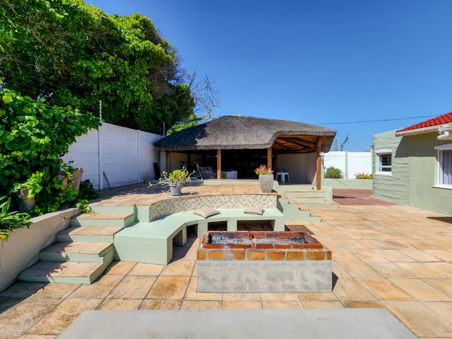 To Let 1 Bedroom Property for Rent in Bloubergrant Western Cape